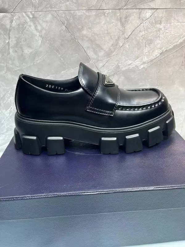 P*DA Carrefour‘s shoes