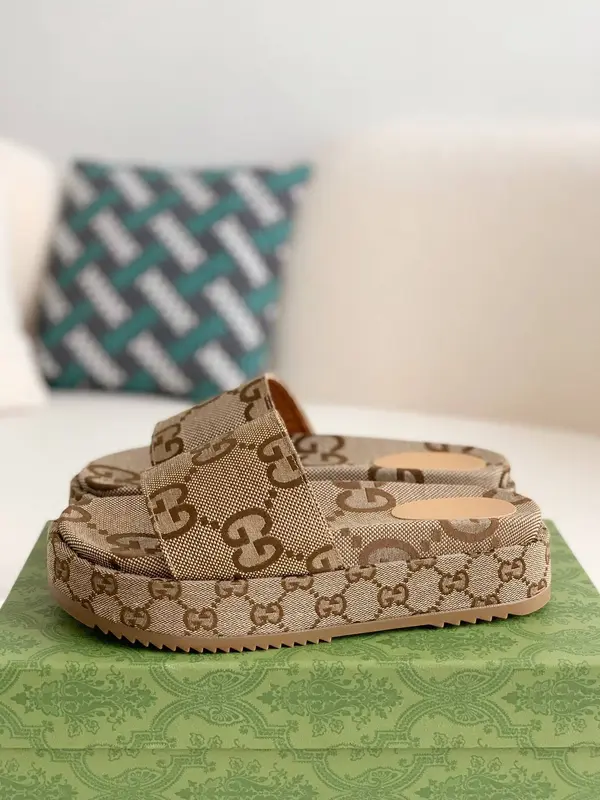 GU*ILadies Slippers