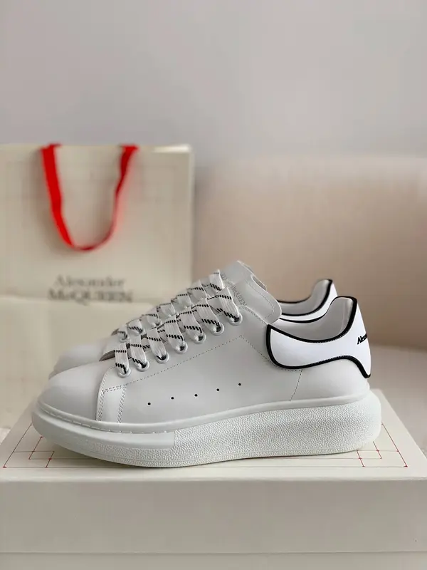 Alexander McQueen MQ white film tail Sneakers
