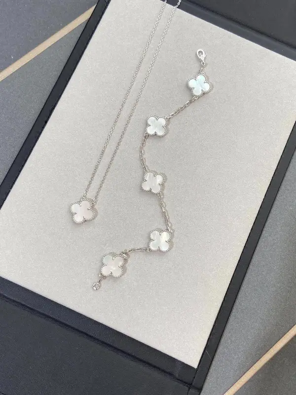 Vca Vintage Alhambra Pendant
