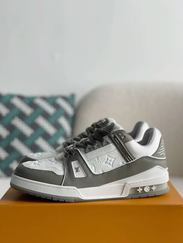 L*V TRAINER 1A8KB8 Sneakers