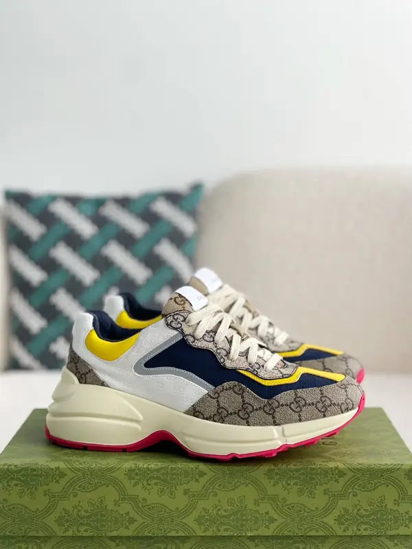 GU*IRetro Clunky Sneaker