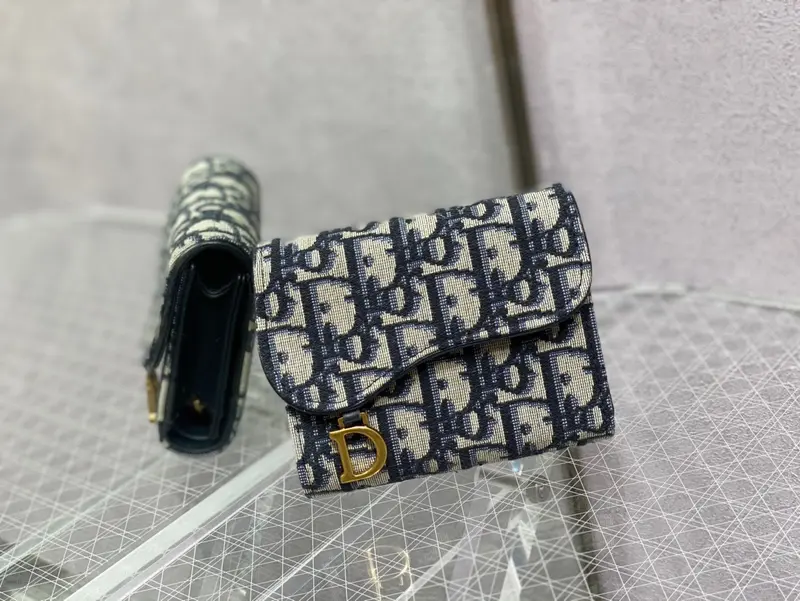 Saddle Bloom Card Holder