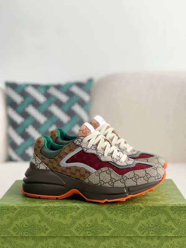 GU*IRetro Clunky Sneaker