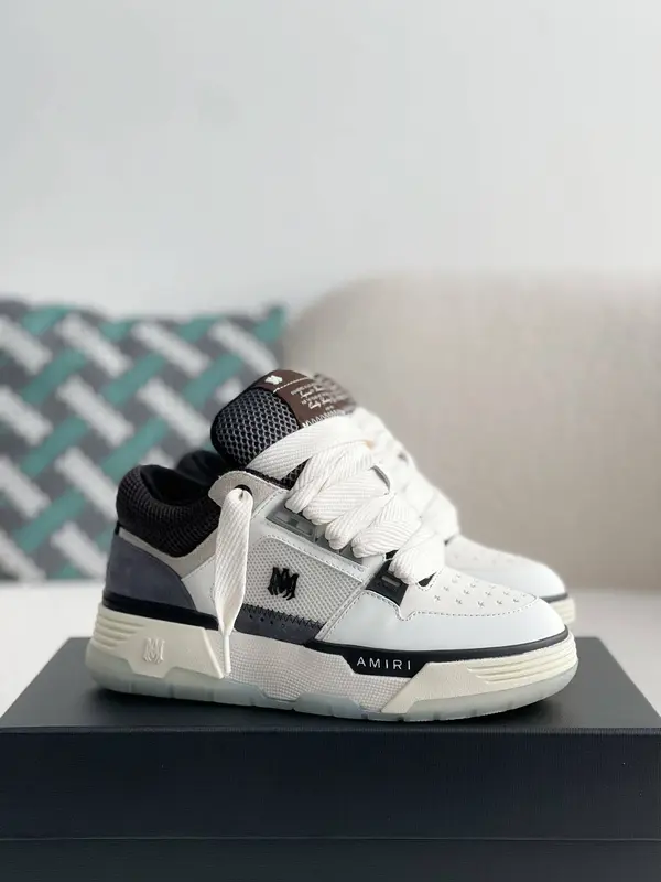A*RI sneaker