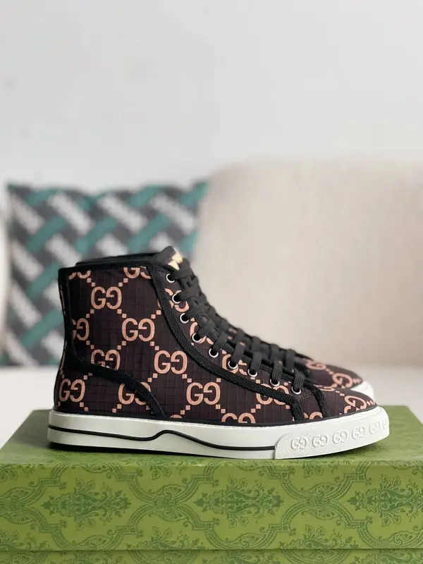 GU*IHigh-top shoes
