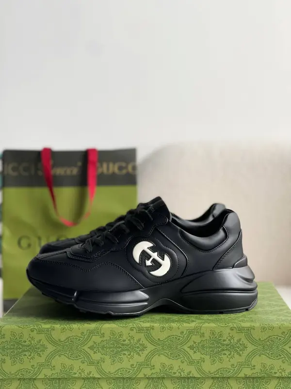 GU*IRetro Clunky Sneaker
