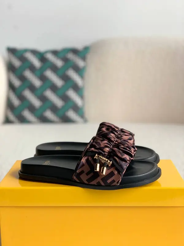 Fendi slippers