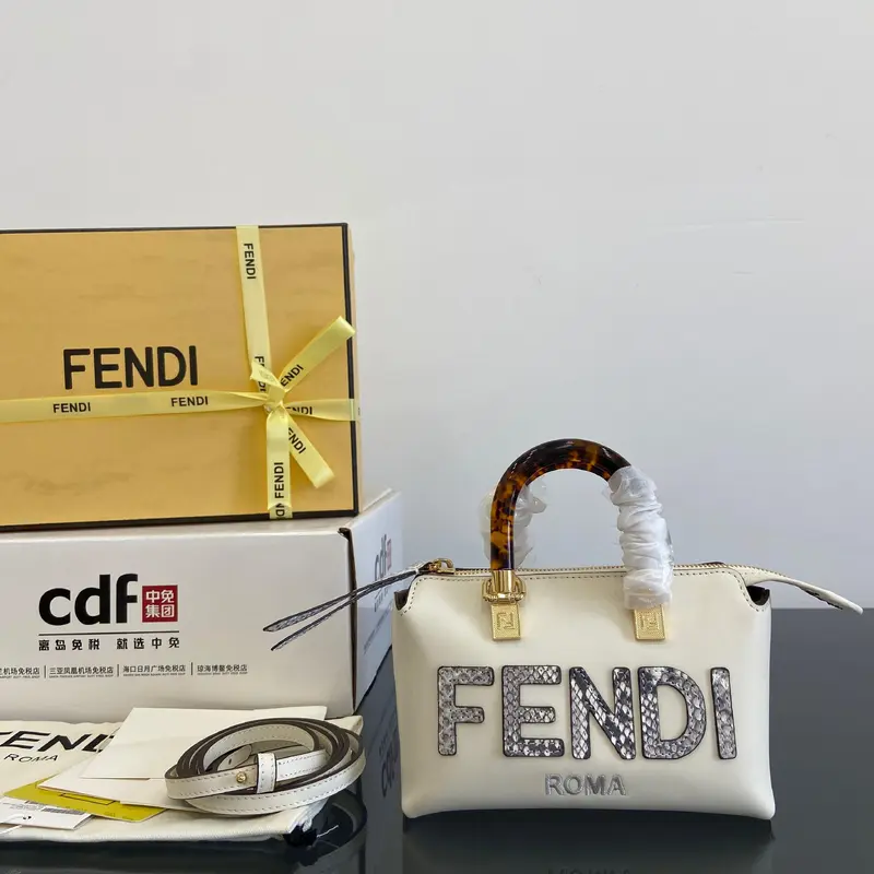 Fend •Mini ByThe Way mini bag, calfskin model: 8067 Size: 17×8×9cm