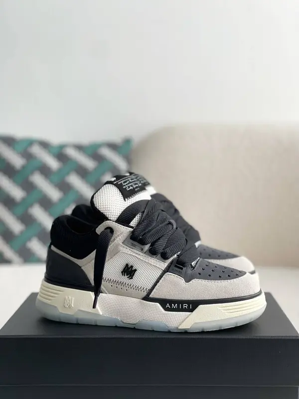 A*RI sneaker