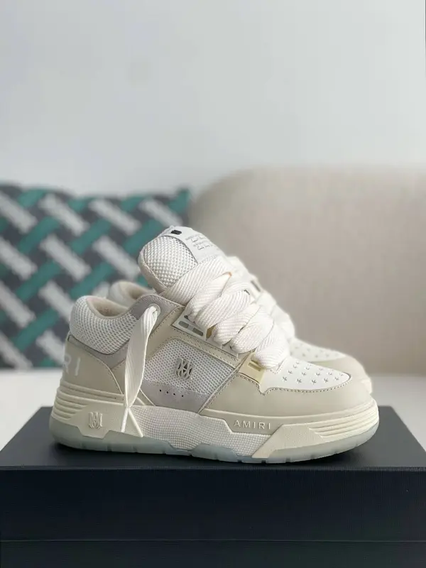 A*RI sneaker