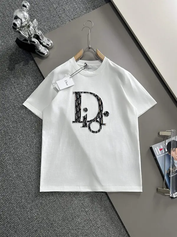 Classic Pattern Embroidery T Shirt