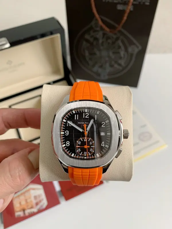 PATEK PHILIPPE AQUANAUT Series 120-meter waterproof wristwatc h, 42.2mm