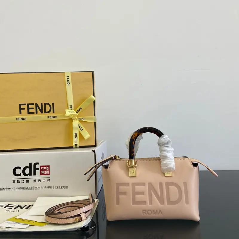 Fendi •Mini By The Way mini bag, calfskin model model: 8067 size: 17×8×9cm