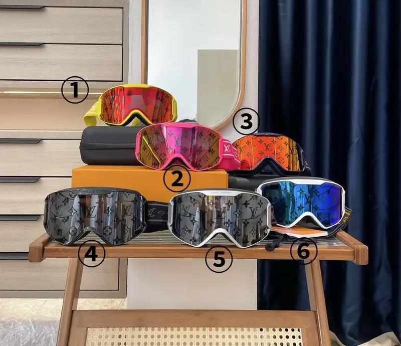 Louis Vuitton's new ski goggl es