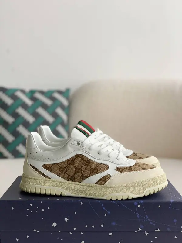 GU*INew Sneakers