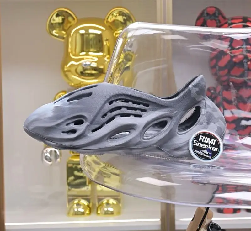YEEZY FOAM RUNNER