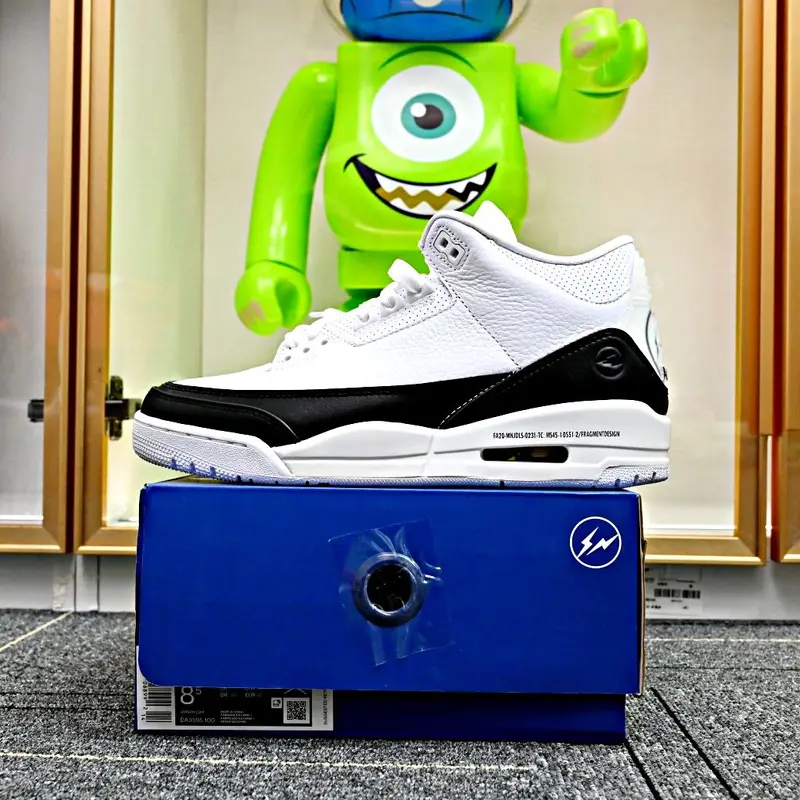FRAGMENT DESIGN X AIR JORDAN 3 RETRO SP 'WHITE'