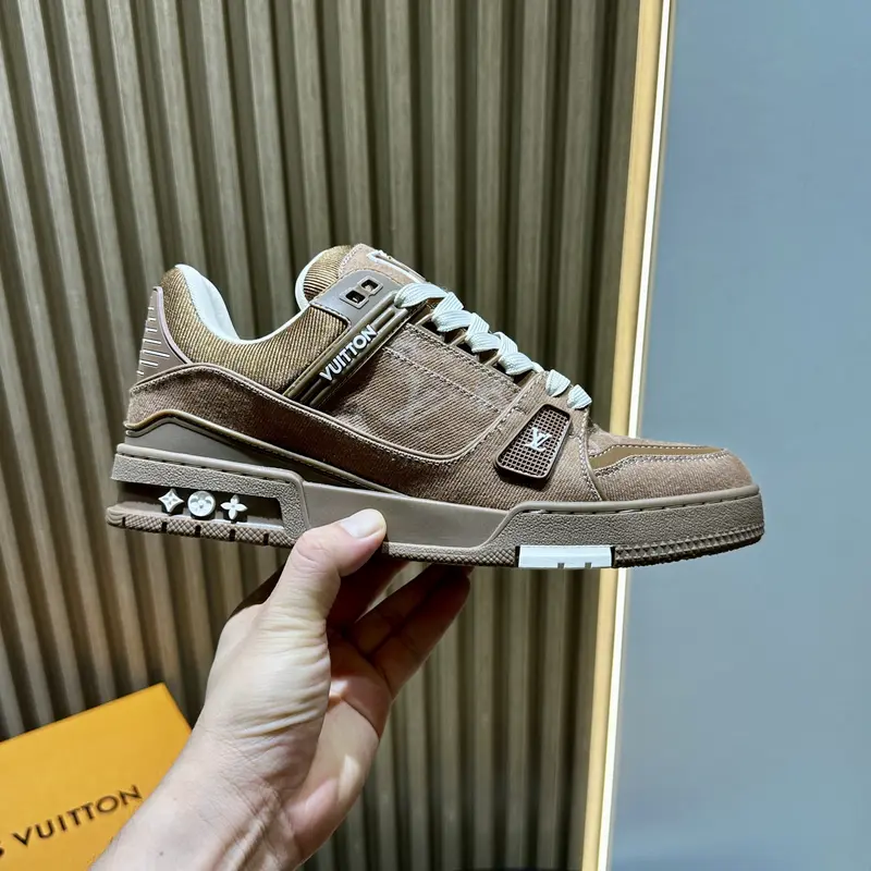 L*V TRAINER Sneakers