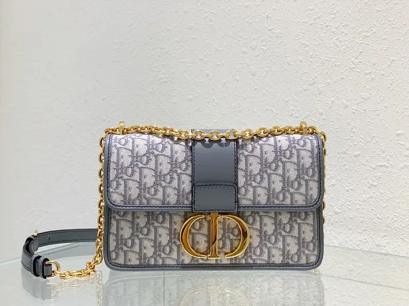 30 Montaigne Chain Bag