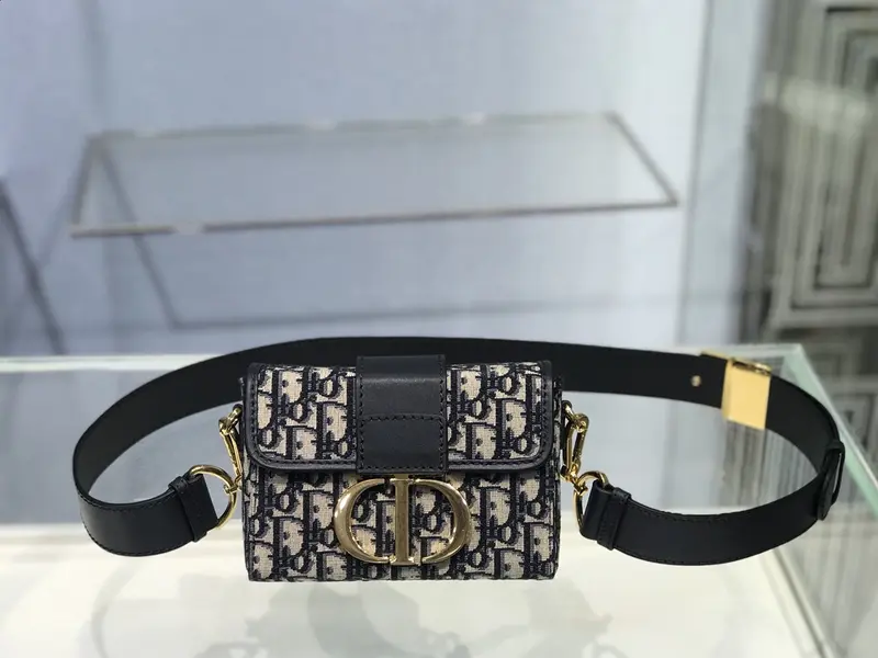 30 Montaigne Box Bag