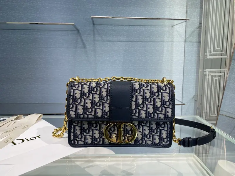 30 Montaigne Chain Bag