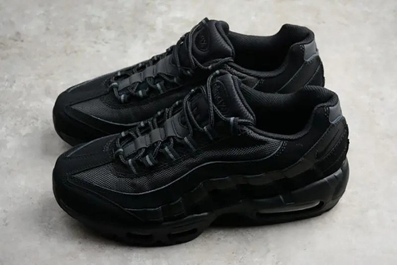 Nike mens AIR MAX 95