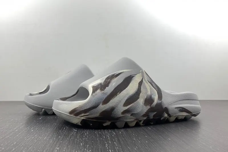 YEEZY SLIDE GZ5553