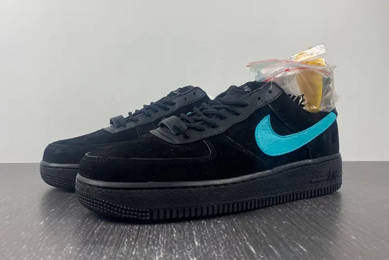 Tiffany & Co. x Nike Air Force 1 Low  DZ1382-001