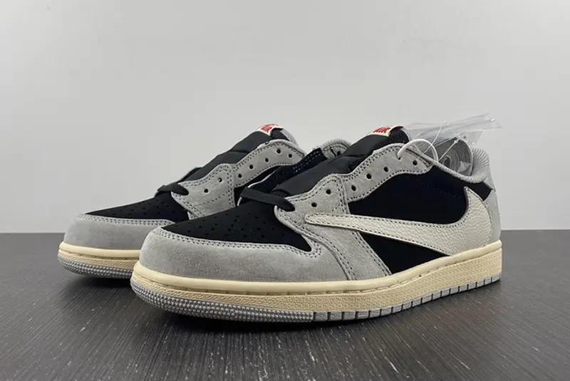 Travis Scott x Air Jordan 1 Low OG  DM7866-010