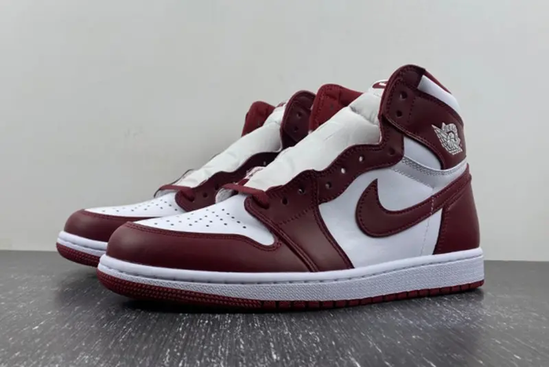 Air Jordan 1 High OG “Team Red”  DZ5485-160