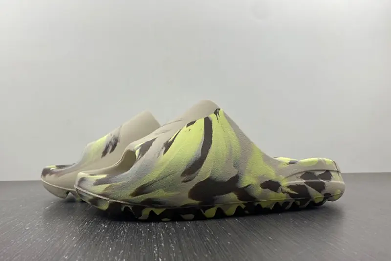 YEEZY SLIDE FZ5899