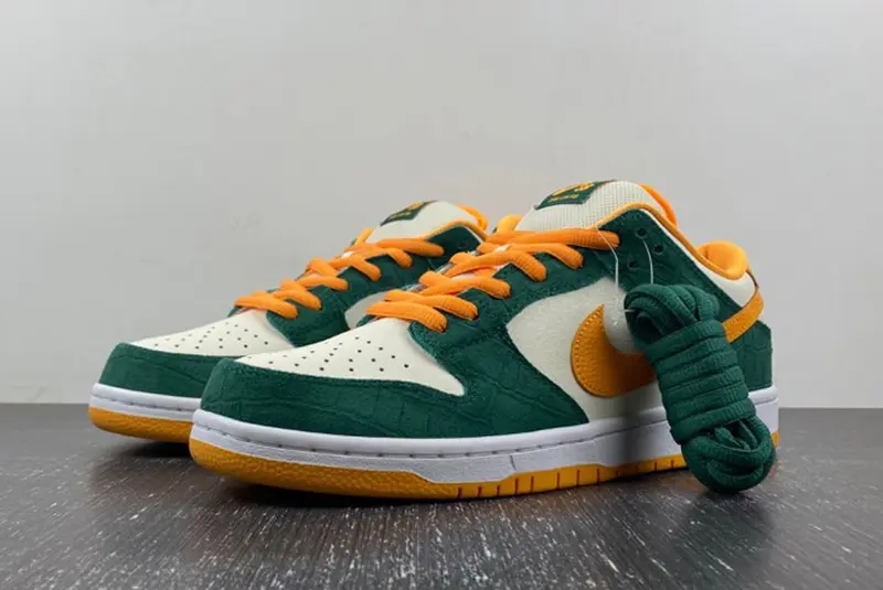 Nike SB Dunk Low Pro 304292-383