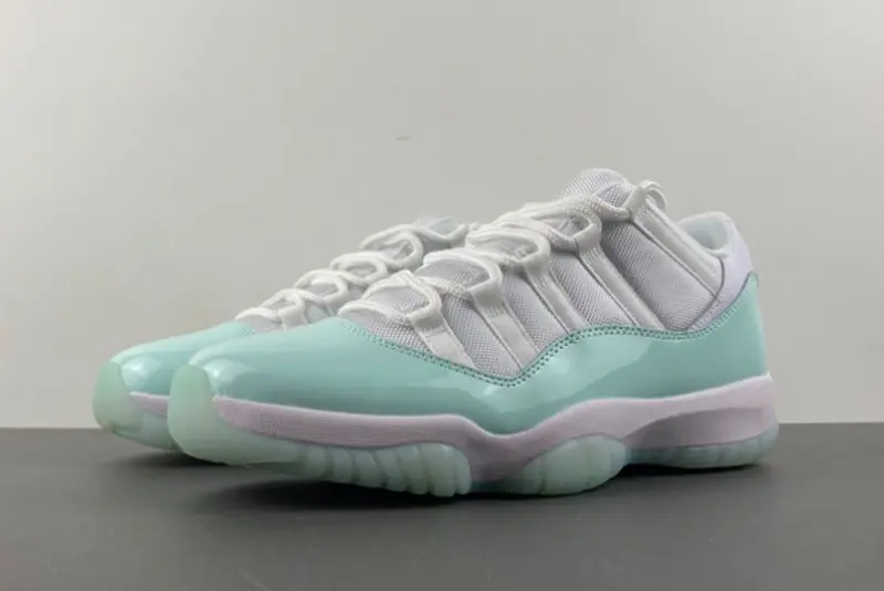 Air Jordan 11 Low “Igloo” AH7860-103