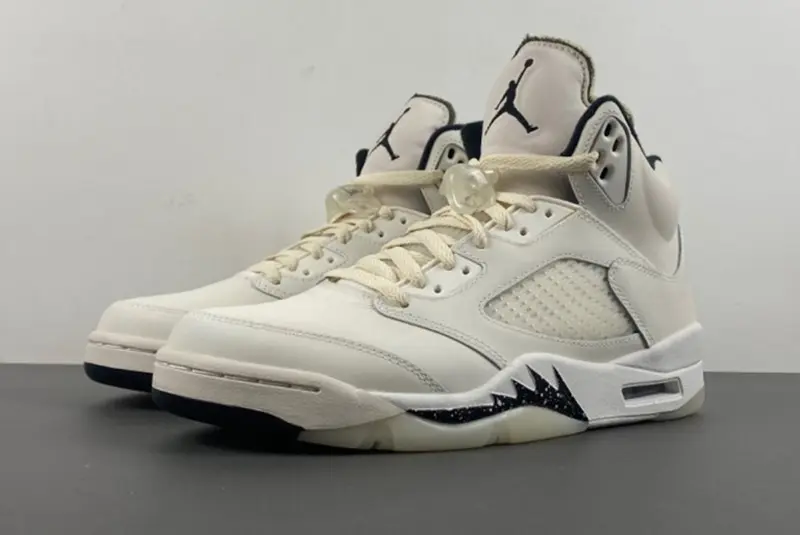 Air Jordan AIR JORDAN 5 RETRO 'WHITE BLACK'  DD0587-110