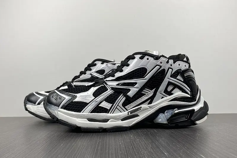 7.0 BALENCIAGA -Runner  BLACK