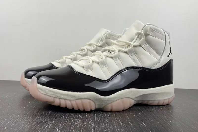 Air Jordan 11 WMNS “Neapolitan” AR0715-101