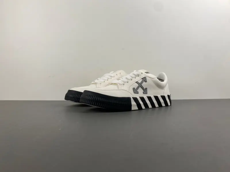 Off-White c/o Virgil Abloh Vulc Low Top