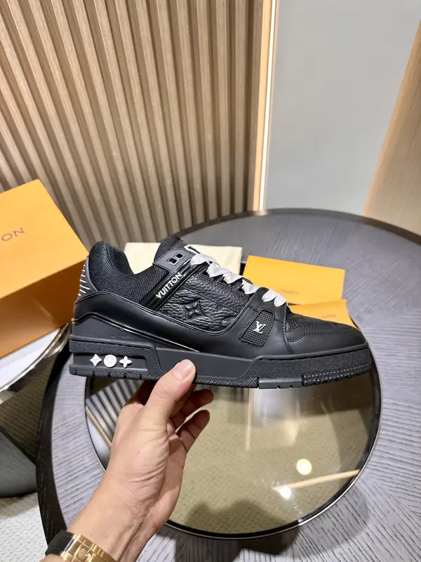 L*V TRAINER Sneakers