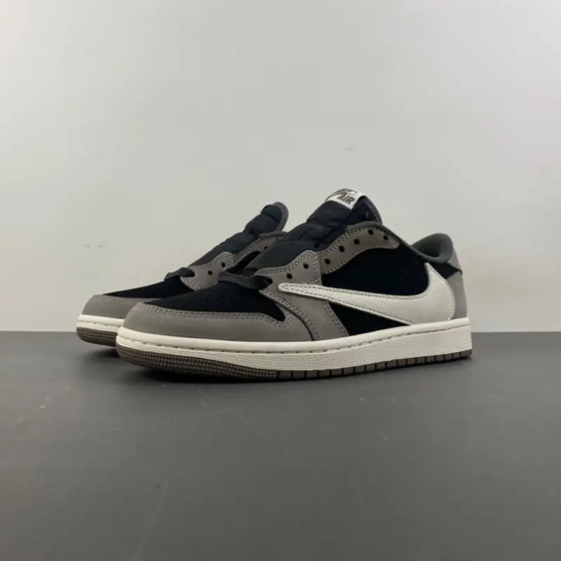 Travis Scott x Air Jordan 1DM7866-001