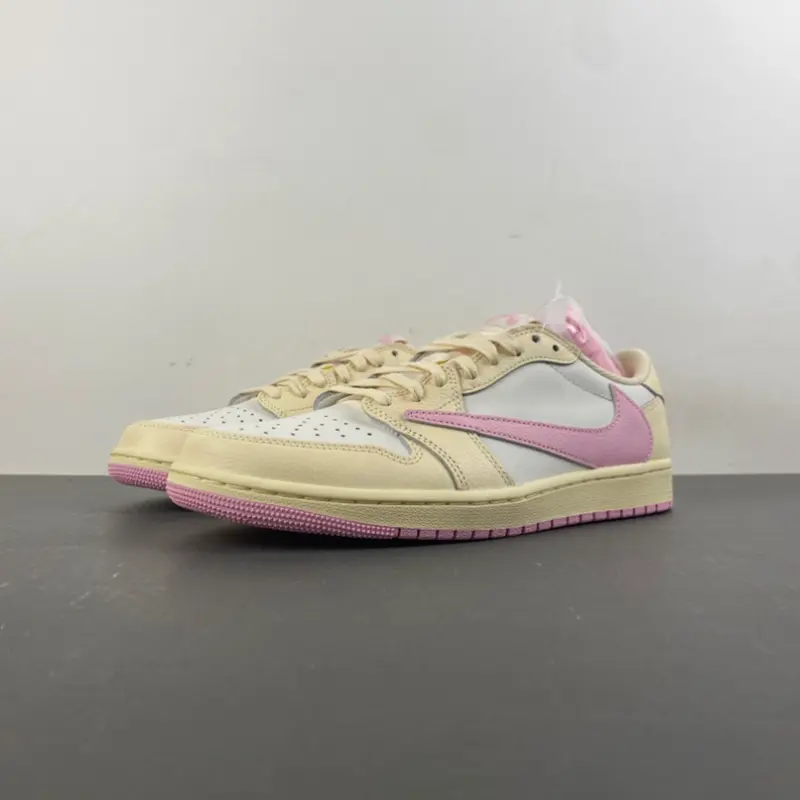 Travis Scott x Air Jordan 1 Low OG  IQ7604-100